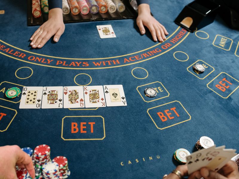 Baccarat vs. Otros Juegos de Casino: ¿Cuál Ofrece las Mejores Probabilidades?